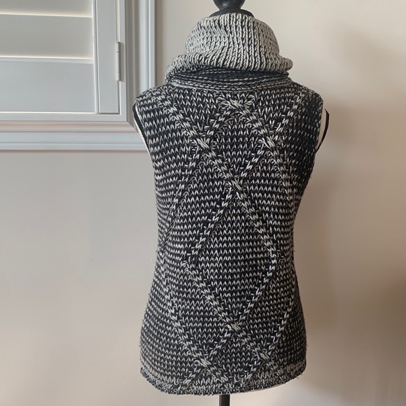Vintage knit turtleneck vest - Picture 2 of 3